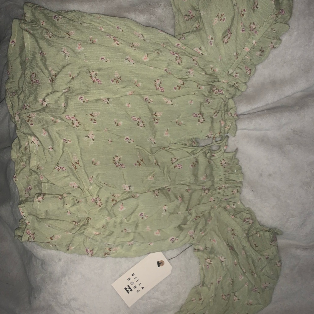 Green boho-chic tags still on never before worn Billabong crop top